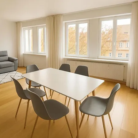 Au Pied De La Cathedrale 6p