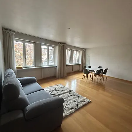Appartement Au Pied De La Cathédrale 6p *