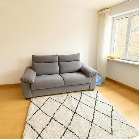 Au Pied De La Cathedrale 6p *